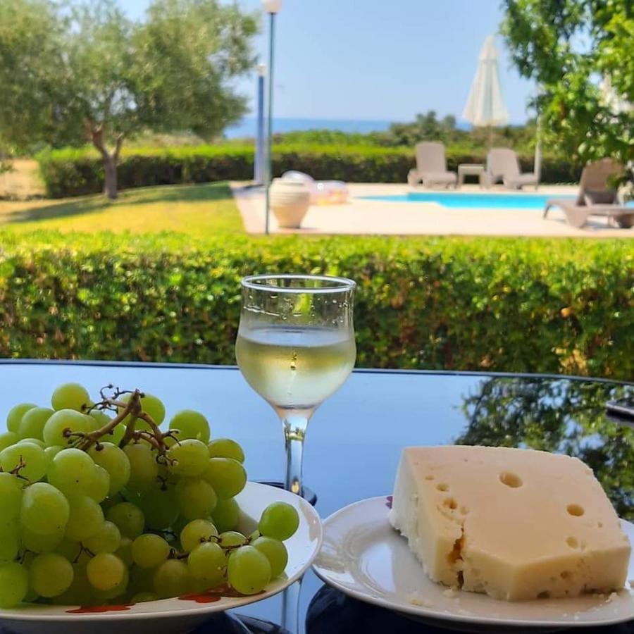 Monambeles Villas Свороната Экстерьер фото