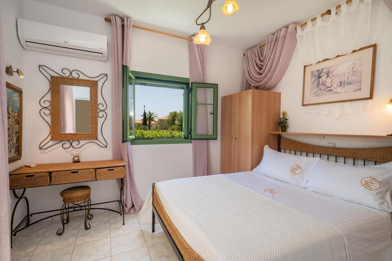 Monambeles Villas Свороната Экстерьер фото