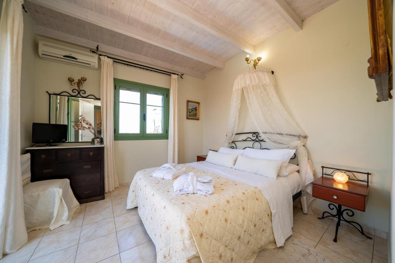 Monambeles Villas Свороната Экстерьер фото